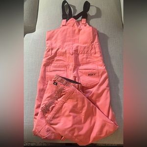 Roxy Snow Bib Pant (Girl 10 M)
Color: coral